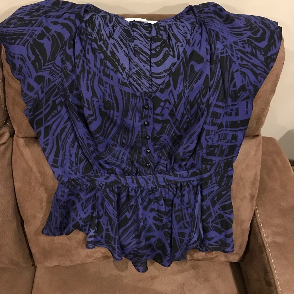 BCBG short sleeve blouse